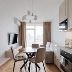 Stylish Simplicity - 1bdr Cozy In Apartment *